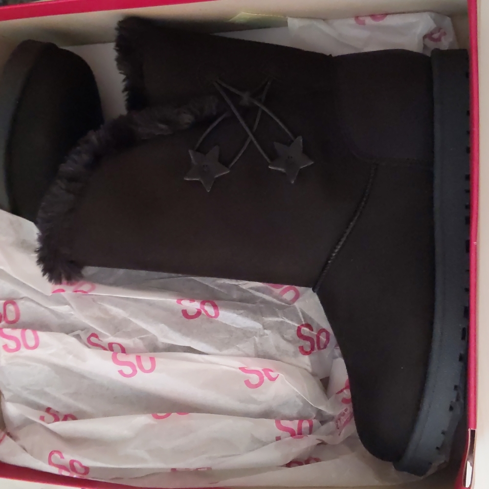 Girl black boots